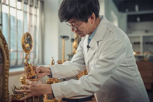 时间魔法师王津择一事终一生的钟表人生