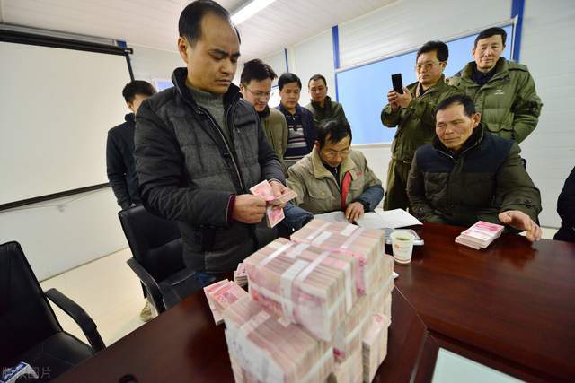 老板拖欠工资工人只有两种解决方式要么一直要要么打官司