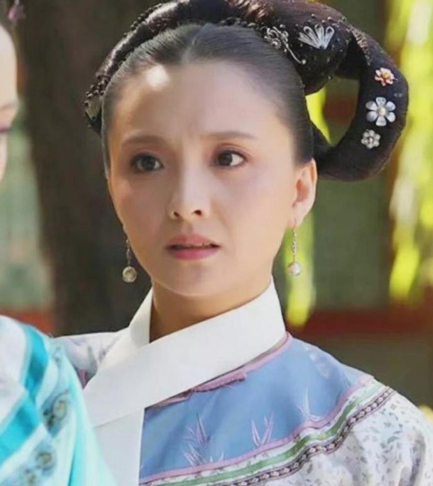 孙茜凌晨3点收工,素颜眼窝凹陷略显憔悴,真实状态却获粉丝力挺