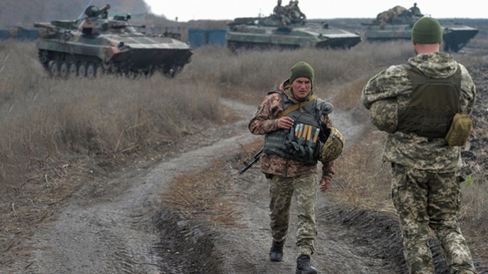美国防部考虑向东欧增派8500人，白宫澄清：拜登没兴趣向乌克兰派兵五年级英语上册课本