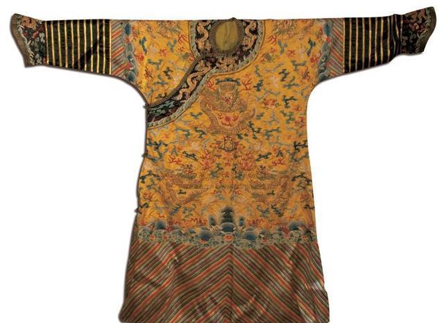 中国历朝皇帝都穿龙袍和坐龙椅为何元朝皇帝却不做