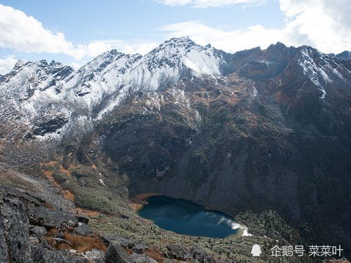 獵塔湖景區位於縣城北部,距縣城約35公里,景區海拔在3000m以上,年平均