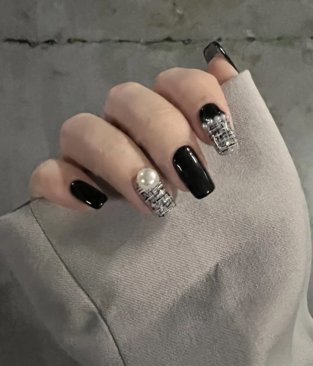 美甲分享|甜酷女孩儿的最爱!黑色冷艳风美甲合集|美甲|甜酷