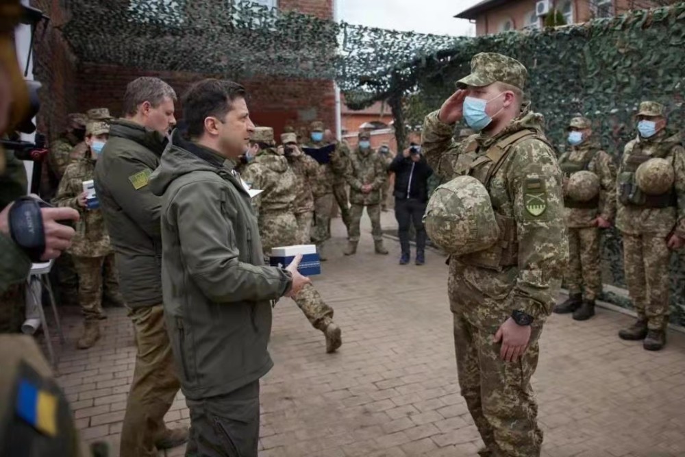 派2名士兵参加冬奥会，美接着批准驻华使馆授权撤离，理由防疫？早教中心和幼儿园哪个好