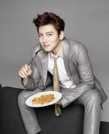 长得太帅被称为少女杀手力压李敏镐登上韩国时代美男榜单