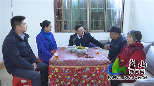 蓝山:张国材到所城镇开展春节走访慰问活动