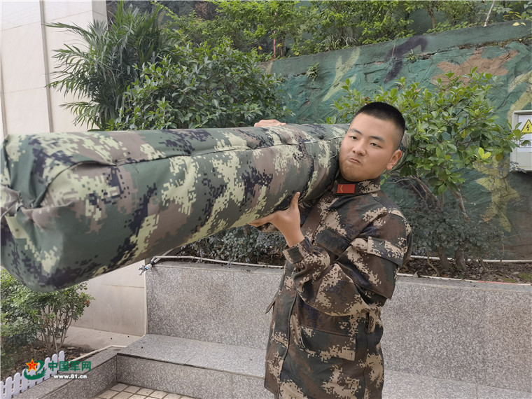 2022來看武警福州支隊執勤一中隊兵哥哥們的新年flag