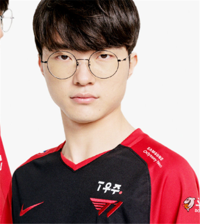 faker自嘲拉了本想借机教训一下前替补车皇结果被他给压制了