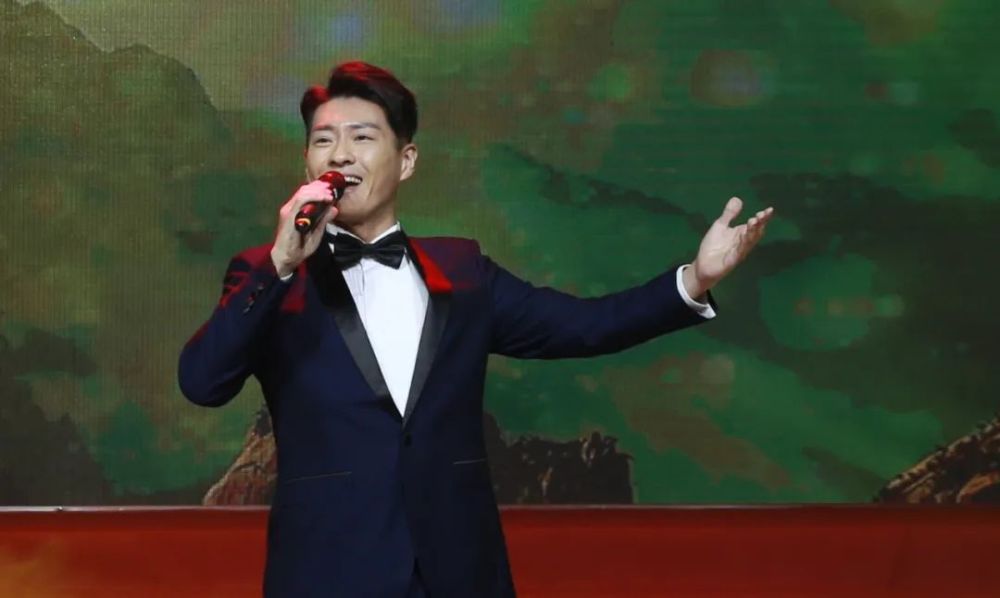 青年歌唱家,金钟奖获得者于海洋献唱歌曲《节日快乐》《咱老百姓》