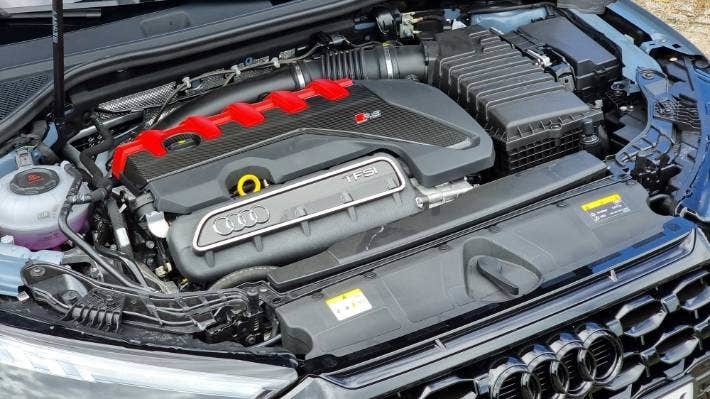 非常出色的直列五缸发动机现在在转速下产生了更低的峰值功率,同时