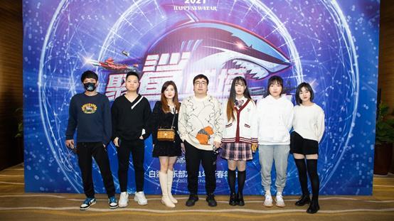 白鲨年会圆满落幕,念旧怪咔尴尬忘词_腾讯新闻