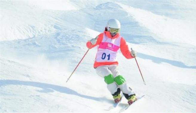 李楠,女,1992年3月出生,中国自由式滑雪雪上技巧国家队运动员,第十二