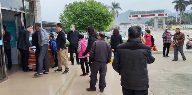 汕尾市城区教育局走访慰问金町村精准扶贫户