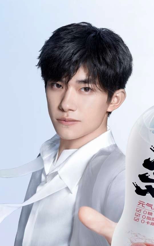 易烊千玺专访谈奇迹自曝剧中说粤语粉丝想起他的粤语拼音