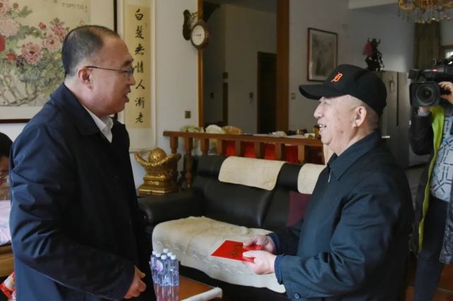 赵新明走访慰问区级退休老领导|赵新明|鲅鱼圈区委|鲅鱼圈
