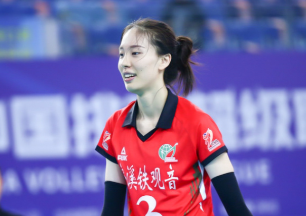 不过相比于郑益昕的装扮和颜值,众人更多的还是在担忧郑益昕的未来