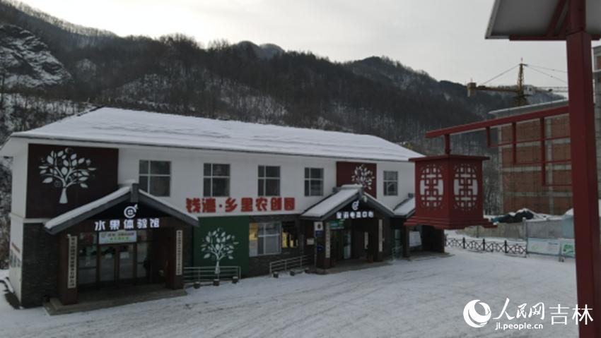 "为实现三产融合,带农致富,钱湾村依托地域和资源优势,发展乡村民宿和