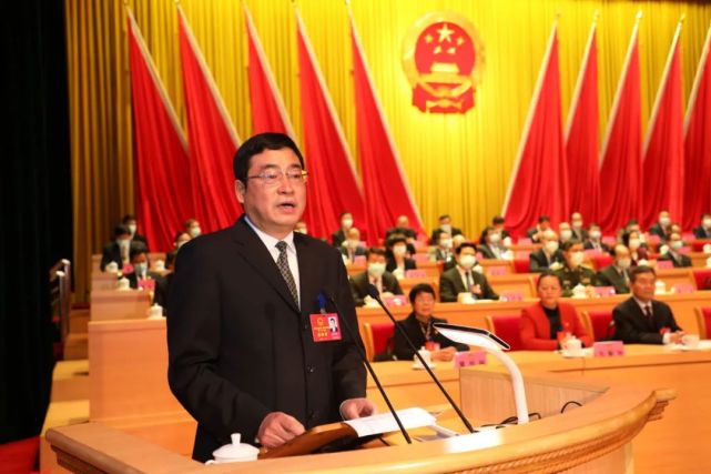 广西早新闻朱会东当选贵港市人民政府市长