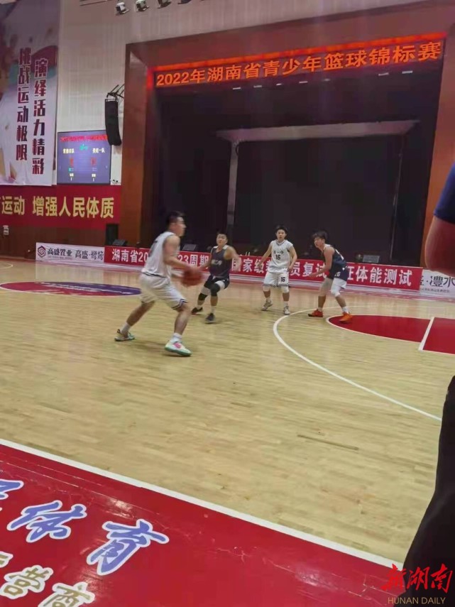 娄底二中喜获湖南省青少年篮球锦标赛第三名
