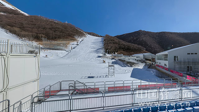 是國內第一條符合奧運標準的高山滑雪賽道,也是目前世界上難度最大的