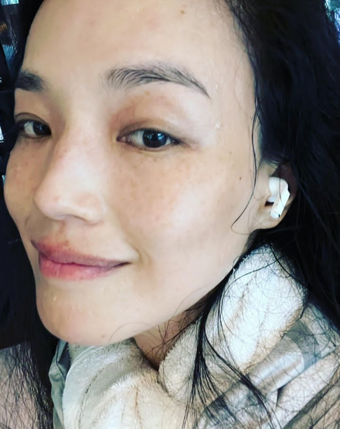 生活中的舒淇和普通人没什么区别,但一旦工作起来,她瞬间就变回了大家