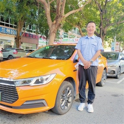 开动夫妻档春节不回乡