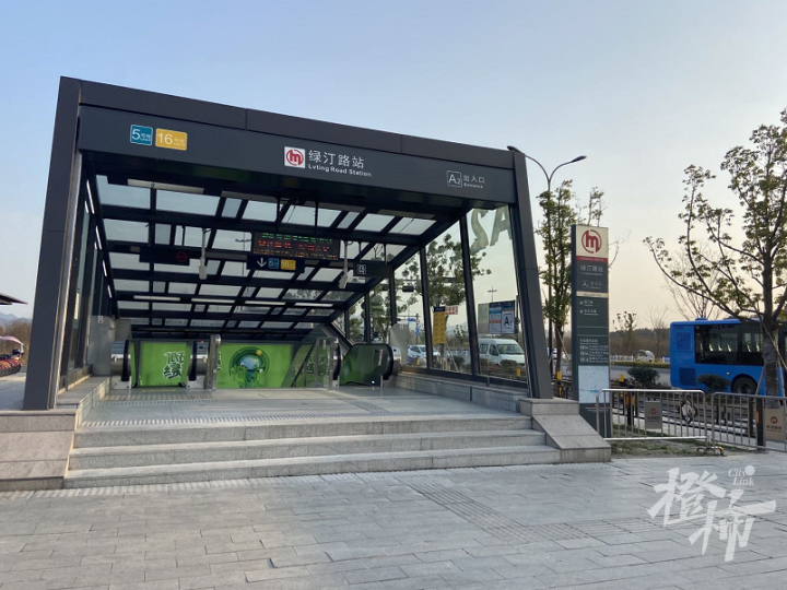 未来科技城,地铁3号线(在建),5号线,16号线三线换乘站绿汀路站上盖
