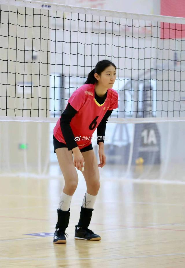 江苏女排48人集训8位新星身高超过1米9天才少女承载未来