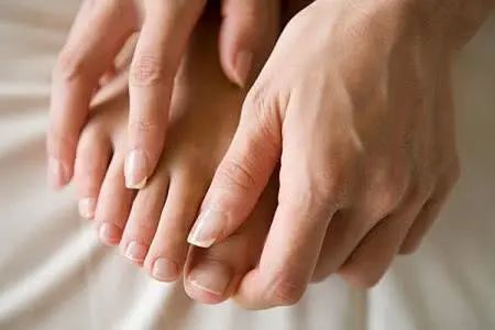 一到冬天,为什么有的女性总是手脚冰凉?