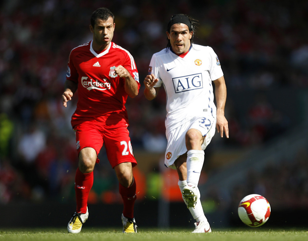 直播吧1月27日讯 曼联名宿加里-内维尔近日在天空体育的节目中谈到了