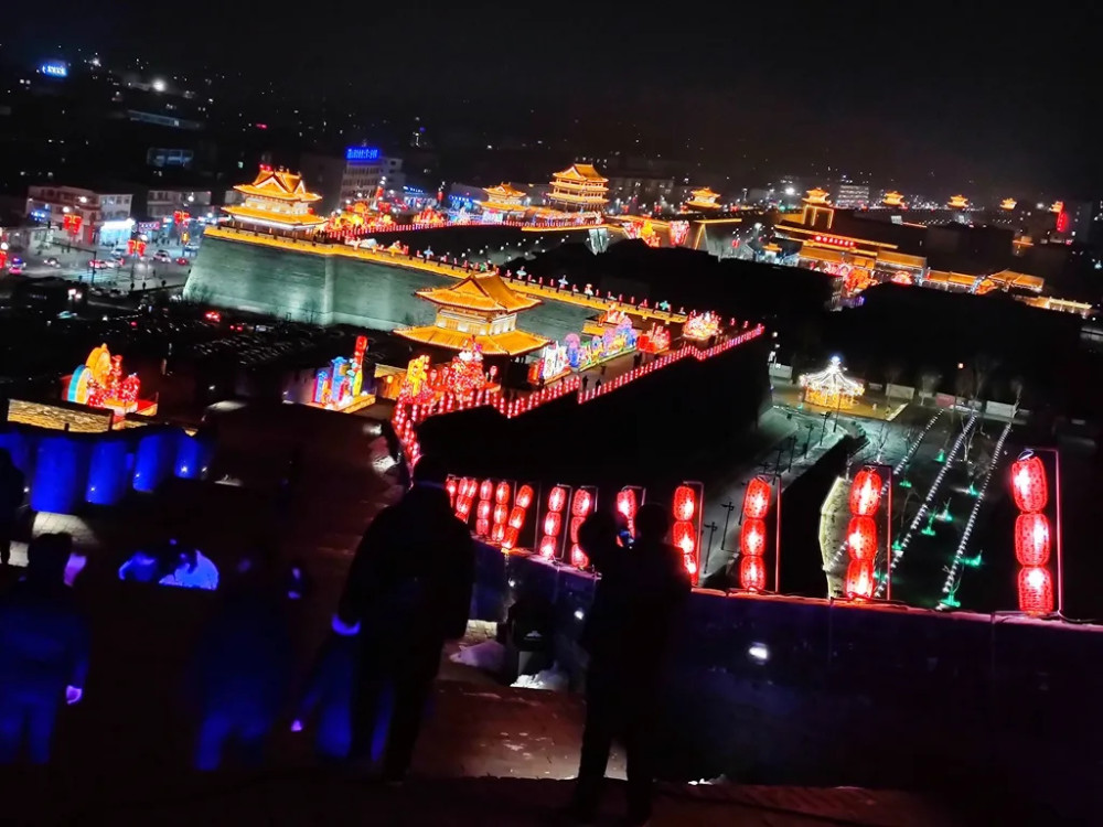 2022忻州古城城墙灯展开灯了
