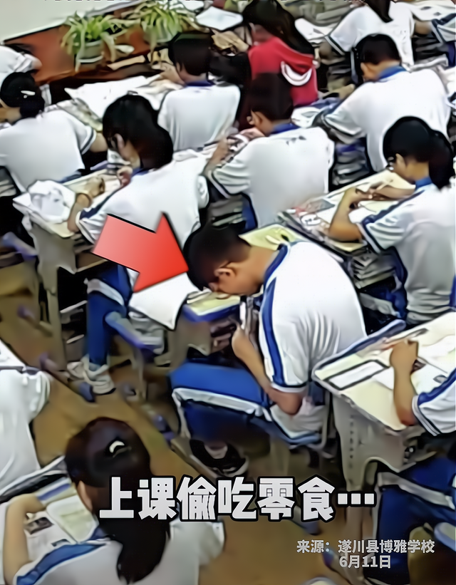 江西一中学生课上偷吃零食,90后女老师温柔处理,网友:太暖了吧