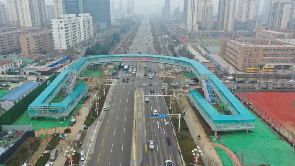 济宁城区4座过街天桥完工通行