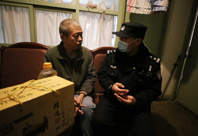 慰问,反诈,防范宣传,社区民警车志强的节前三件事