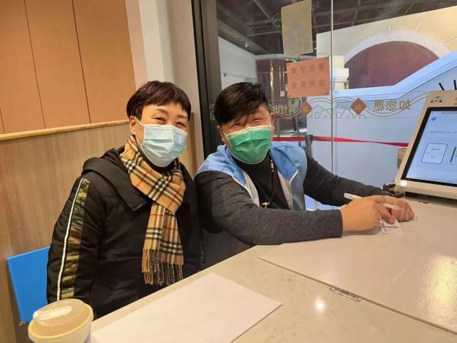 居民区党总支书记陈菁,真北一居民区党总支书记施蓉化身"营销行家"