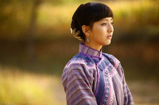 中佟丽娅的演技就被呈现的非常突出,明显在黄轩与陈数飙戏时,她在旁边