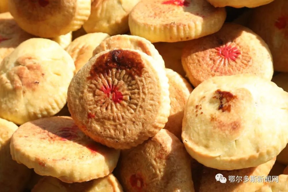 快过年了,鄂尔多斯人自己做空壳饼,馓子!_腾讯新闻