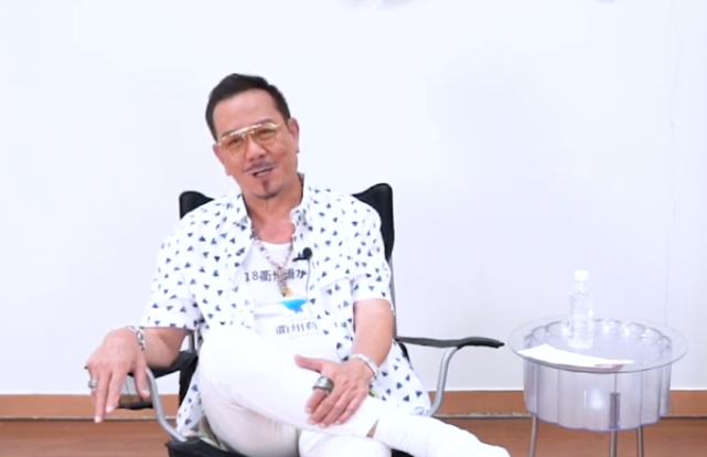 71岁"段正淳"潘志文近况,热爱演戏拒绝退休,妻儿已移民国外