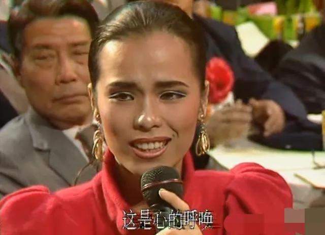 正是这个大奖,让韦唯在1989年首次登上了央视的春晚舞台.