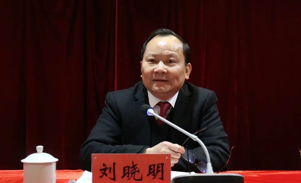 洪江区融媒体中心消息(记者:杨尚知)1月26日,区工委书记刘晓明主持