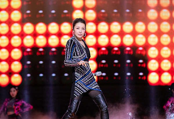 50岁孙悦献唱春晚劲歌热舞活力四射网友感叹爷青回