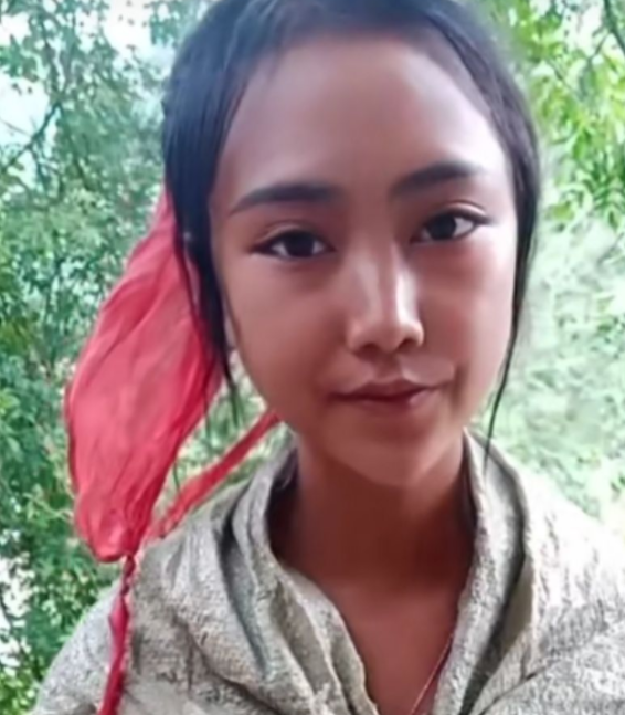 19岁凉山孟阳人设崩塌已签约公司所卖产品并非来自同村村民