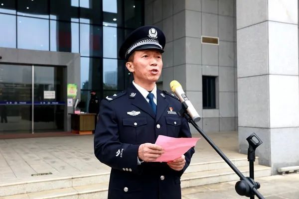 市局党委委员,副局长赵东林出席仪式并讲话.各分县局,支队,科室主