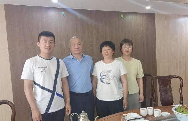 从左至右依次为:于欢,于西明,苏银霞,于家乐"在灾