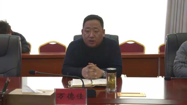 县委常委,副县长万德佳受出席会议并讲话,副县长王定玺,县政府全体