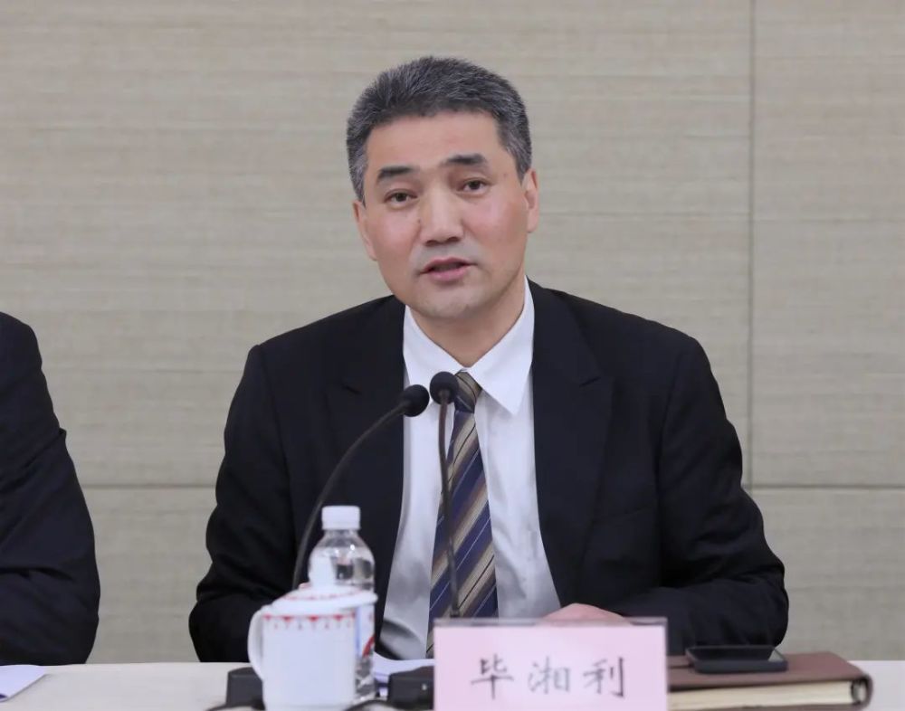 毕湘利总结了集团2021年重点工作进展,认为面对百年变局和世纪疫情