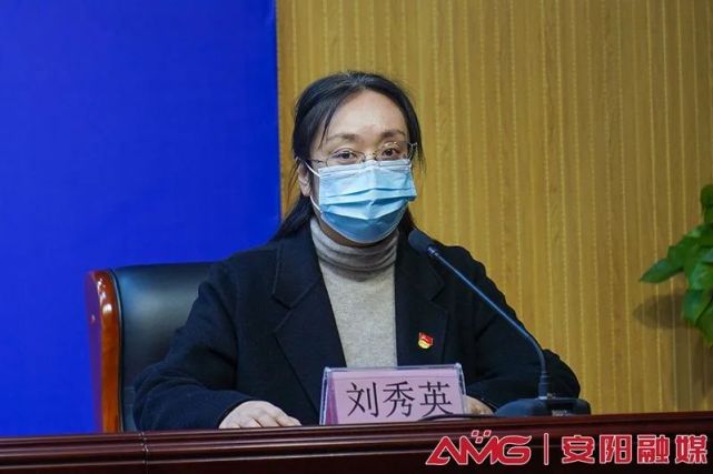 文峰区商务局副局长刘秀英(安阳融媒记者 冀坤 摄)就如何保障广大群众