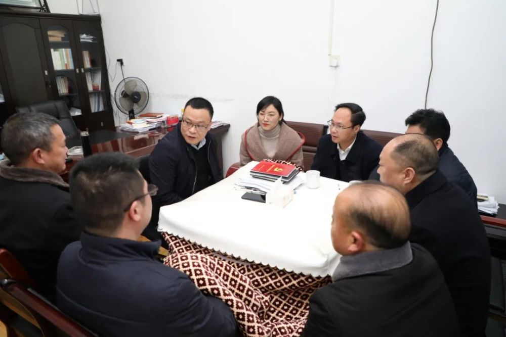 送达——新化检察院慰问乡村振兴驻点帮扶村困难群众,老党员_腾讯新闻