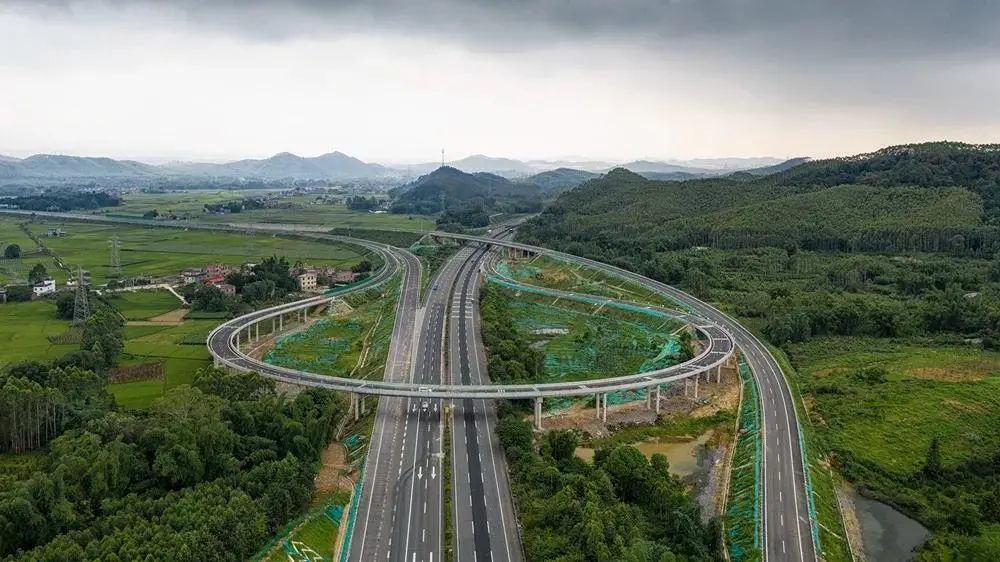 这条高速厉害了!往返湘粤可节省40分钟行车时间!_腾讯新闻
