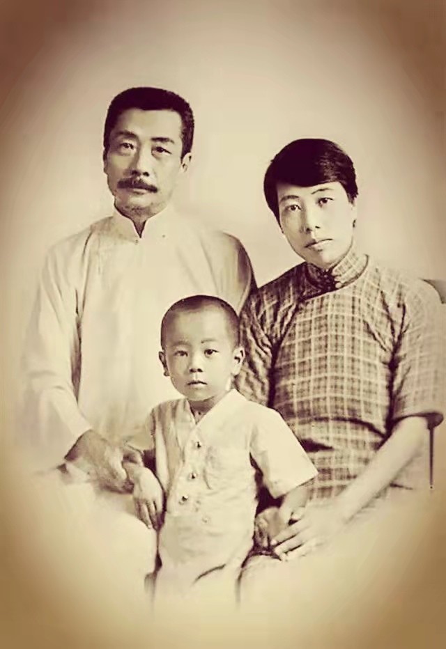 鲁迅,许广平和儿子周海婴得知此消息的朱安,心里既为丈夫有后而高兴